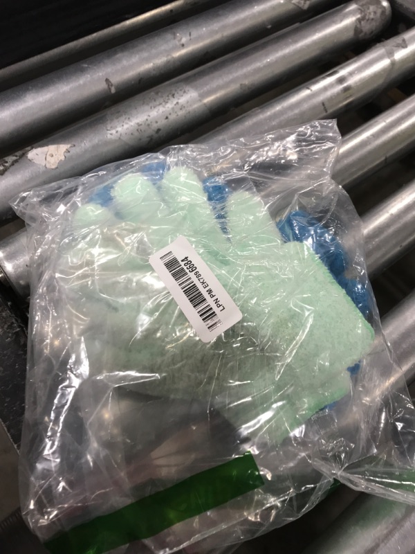 Photo 1 of Patelai 2 Pairs Microfiber Gloves for plants Dusting Cleaning Glove Mittens House Cars Blinds Dusting(Blue, Grass Green, Large)