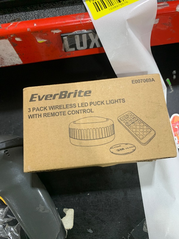Photo 1 of LED puck lights