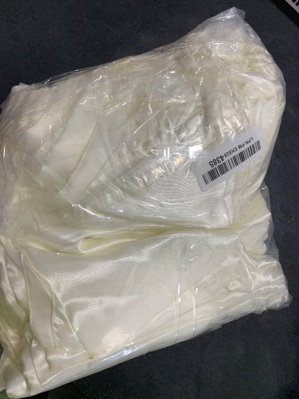 Photo 1 of WHITE TABLE CLOTHES 