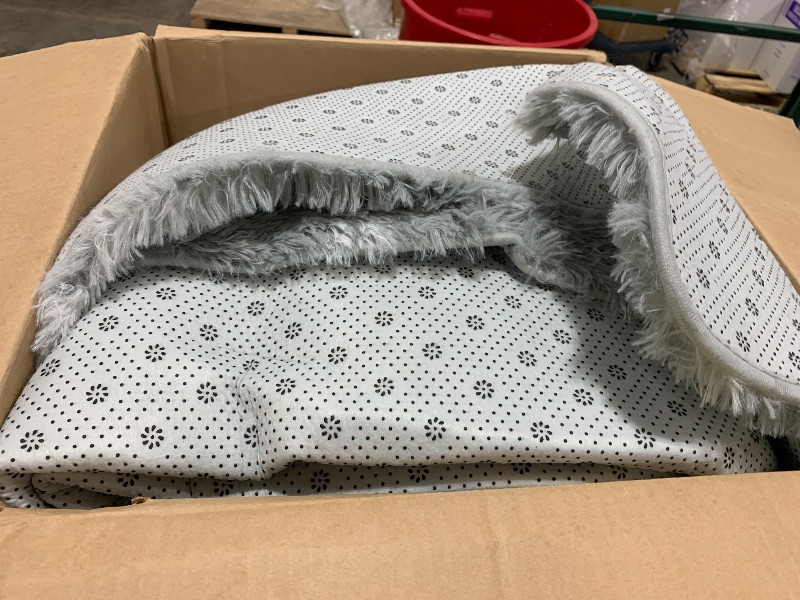 Photo 1 of AREA RUG GREY UNKNOWN SIZE 