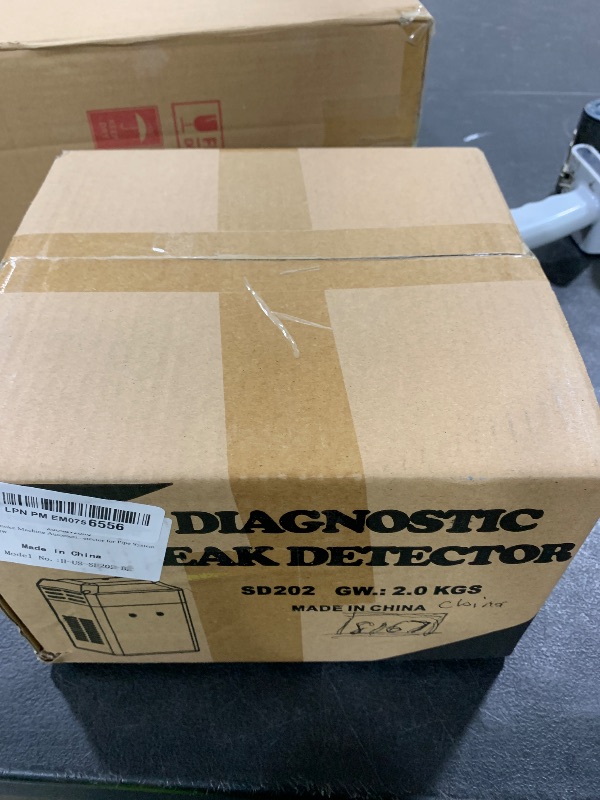 Photo 1 of Machine Automotive Diagnostic Tester - 12V DC EVAP Vacuum Leak Detector for Pipe System