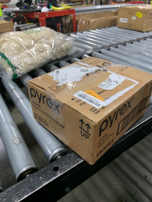 Photo 1 of Pyrex Prepware 2-Piece Glass Measuring Set, 1 and 2-Cup, 2 Pack, Clear