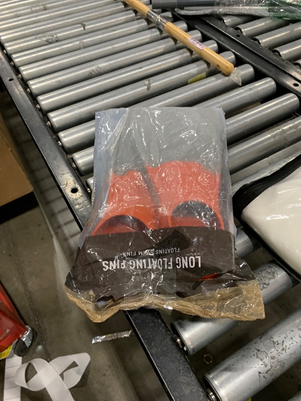 Photo 1 of Long Floating Fin 7-9 Red/Gray