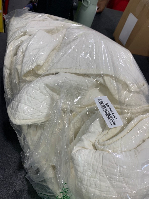 Photo 1 of EVERGRACE Cotton Scallop Quilt Set, King Size 3 Piece Set – Oversized Lightweight Bedspread with 2 Shams, Soft Prewashed Matelasse Coverlet for Cozy and Elegant Bedding, Ivory Cream