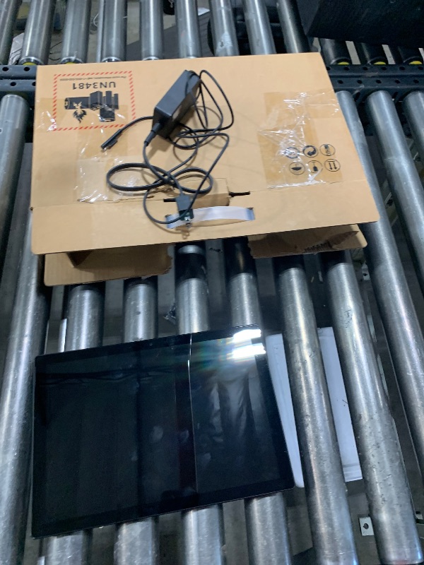 Photo 1 of Microsoft Surface Pro 7 – 12.3" Touch-Screen - 10th Gen Intel Core i5 - 8GB Memory - 256GB SSD – Platinum with Black Type Cover
