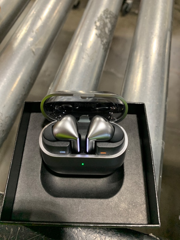 Photo 1 of Samsung Galaxy Buds 3 Pro AI True Wireless Bluetooth Earbuds, Noise Cancelling, Sound Optimization, Redesigned Comfort Fit, Silver 