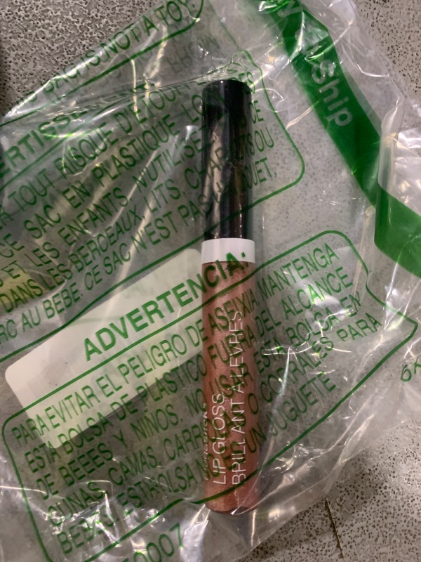 Photo 1 of Lip Gloss