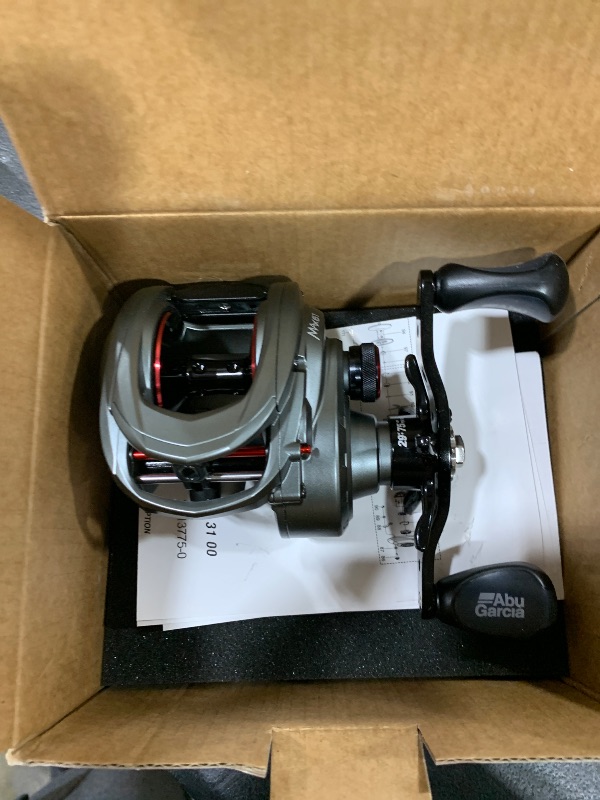 Photo 3 of Abu Garcia MAX 4 Baitcast Low Profile Reel