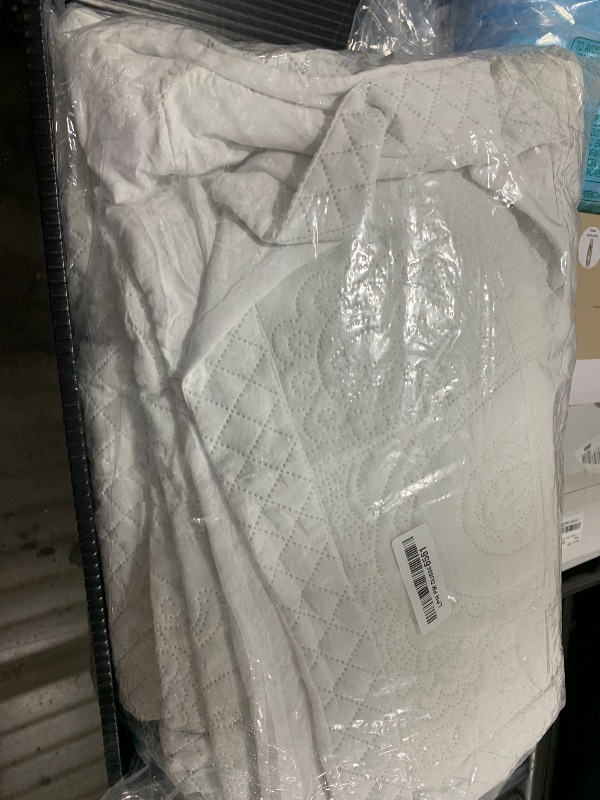 Photo 1 of Qucover California King Bedspread, 3 Piece Soft Microfiber Ultrasonic Oversized Bedspread 120x120, Paisley Pattern Oversized Bedspread for King Beds, White