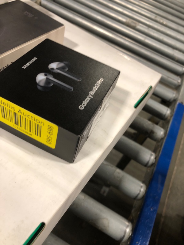 Photo 2 of SAMSUNG Galaxy Buds 3 Pro AI True Wireless Bluetooth Earbuds, Noise Cancelling, Sound Optimization, Redesigned Comfort Fit, Silver [US Version, Amazon Exclusive, 2Yr Warranty]