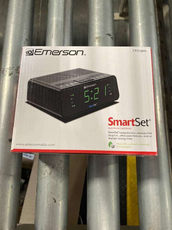Photo 1 of Emerson SmartSet Dual Alarm Clock Radio with AM/FM Radio, Dimmer, Sleep Timer and .9" LED Display, CKS1900