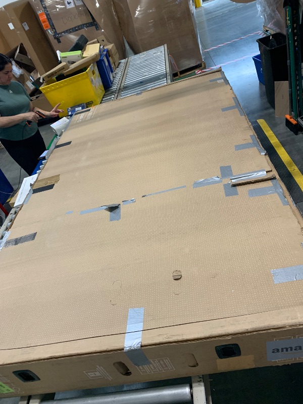 Photo 1 of 85” Class DU7200 Series Crystal UHD 4K Smart Tizen TV (2024) (SALE FOR PARTS)