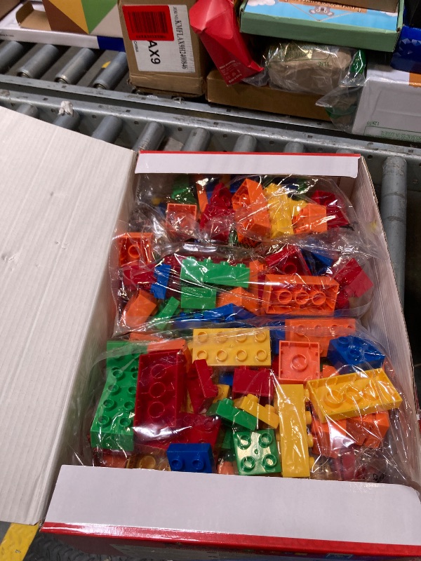 Photo 1 of PicassoTiles 200 Piece Large Construction Brick Building Blocks STEM Bricks Toy Set Creative Learning Early Education Playset 5 Colors 4 Unique Shapes Mix & Match Toys for Kids Boys Girls Child Age 3+