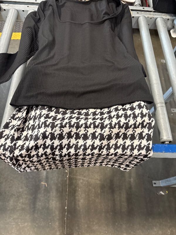 Photo 1 of Women's 2 Piece Long Sleeve WITH SKIRT, MEDIUM,