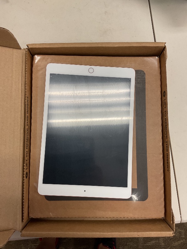 Photo 1 of 2020 Apple iPad (10.2-inch, Wi-Fi, 32GB) - Gold (8th Generation)