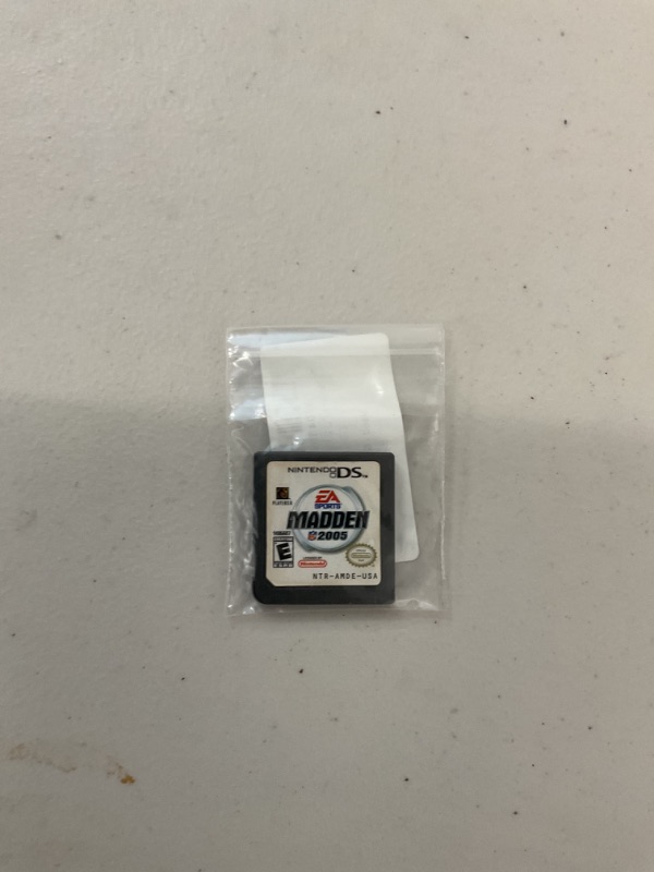 Photo 1 of Madden NFL 2005 - Nintendo DS