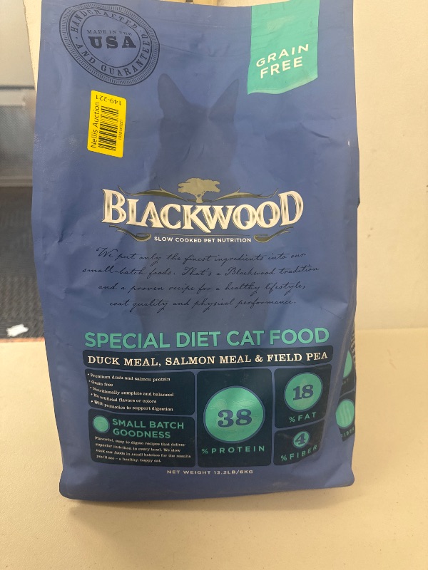 Photo 1 of Blackwood Dry Cat Food, Special Diet Formula for Sensitivities, Duck Meal, Salmon Meal & Field Pea Recipe, 13.2 Pound Bag, High Protein, Slow Cooked, Grain Free
