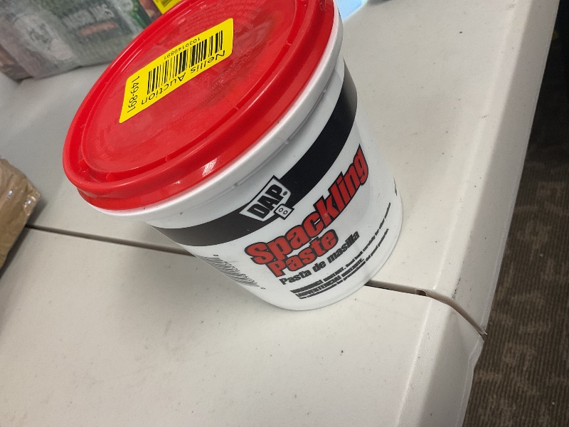 Photo 1 of SPACKLE PSTE 1QRT WHT