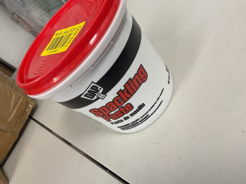 Photo 1 of SPACKLE PSTE 1QRT WHT