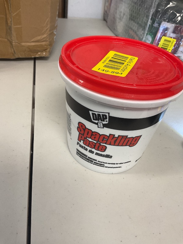Photo 1 of SPACKLE PSTE 1QRT WHT