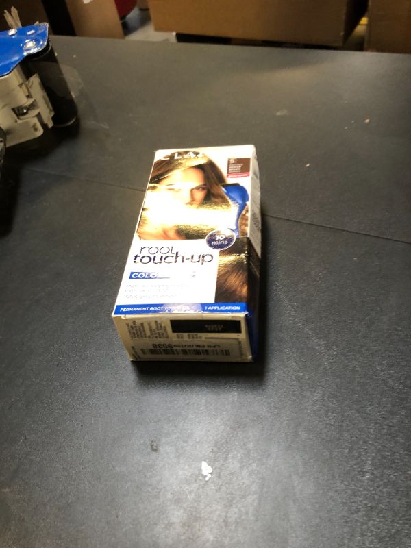Photo 1 of Clairol Root Touch-Up by Nice'n Easy Permanent Hair Dye, 5 Medium Brown Hair Color, (Pack of 1)