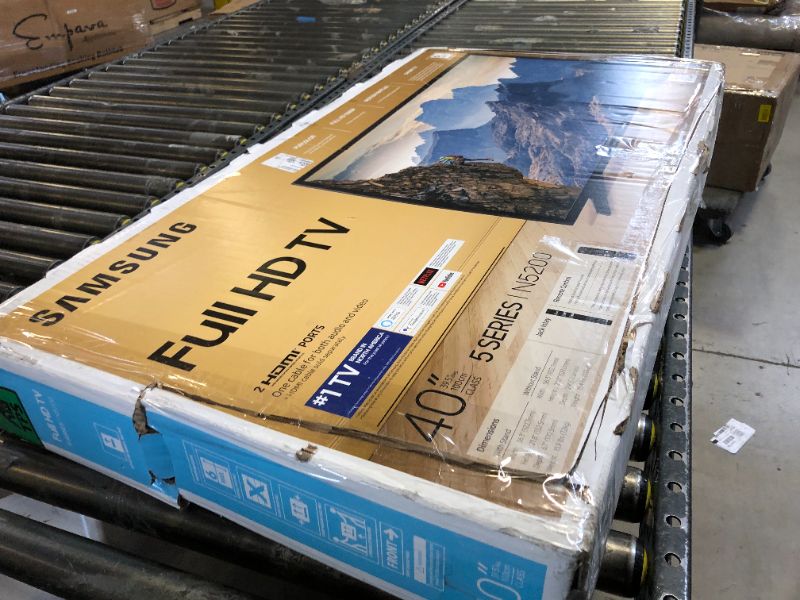 Photo 1 of SAMSUNG 40-inch Class LED Smart FHD TV 1080P (UN40N5200AFXZA, 2019 Model), Black
CRACKED SCREEN SEE PHOTO
FOR PARTS ONLY