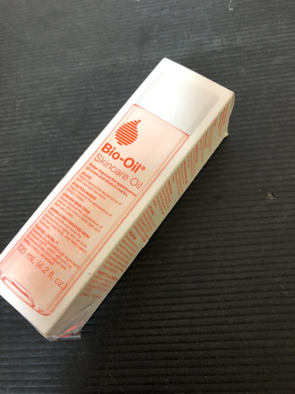 Photo 1 of Bio-Oil Skincare Body Oil Serum for Scars and Stretch Marks, Face and Body Moisturizer with Vitamin E & A for Sensitive Dry Skin, Dermatologist Recommended, Non-Comedogenic, 4.2 Oz
