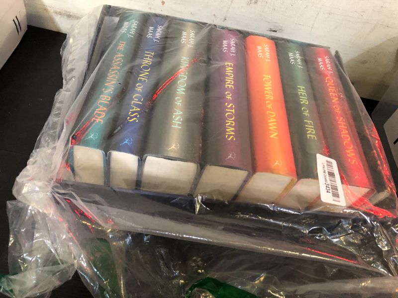 Photo 1 of Throne of Glass Hardcover Box Set 7pcs only 