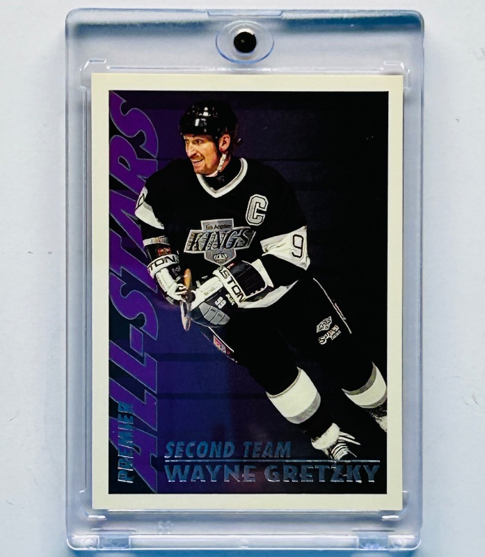 Photo 1 of 165180… Wayne Gretzky card 130 in hard plastic case