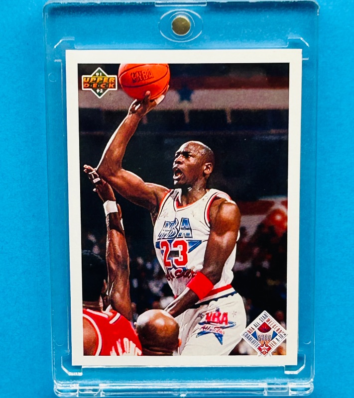 Photo 1 of 165183… Michael Jordan card 48 in hard plastic case 
