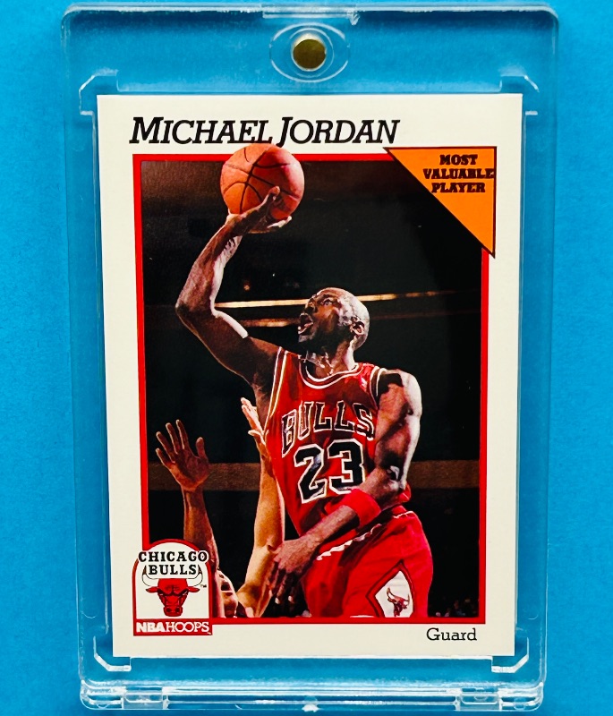 Photo 1 of 165184… Michael Jordan card 30 in hard plastic case 