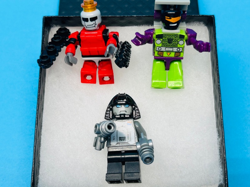 Photo 1 of 165326…3 LEGO mini figures in gift box