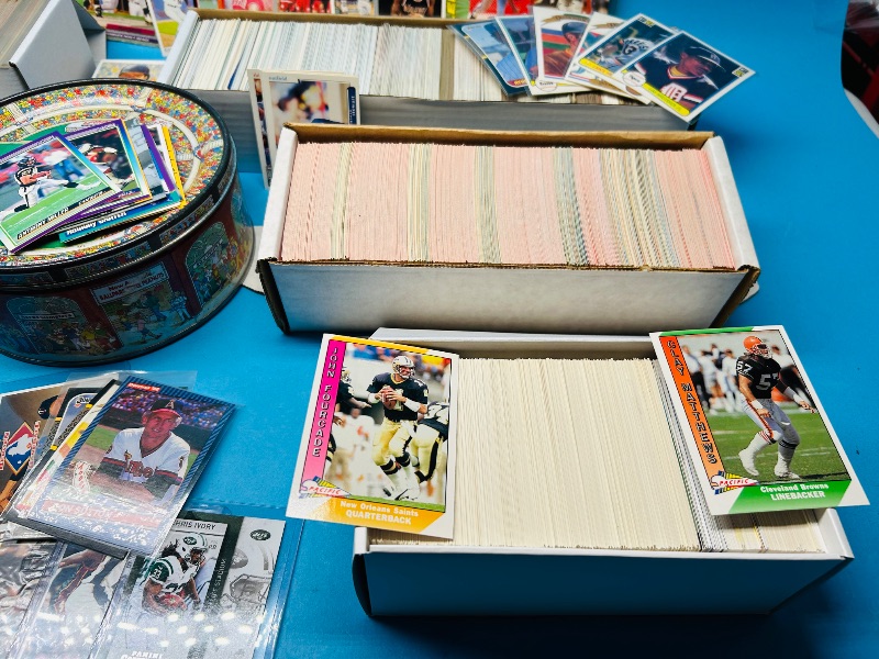 Photo 1 of 165442…final sale no returns/refunds- thousands of mixed sports cards 