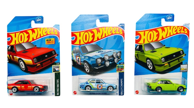 Photo 1 of 165467…3 hot wheels die cast cars 