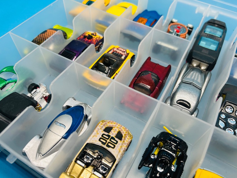 Photo 1 of 165545…48 die cast cars in two sided case