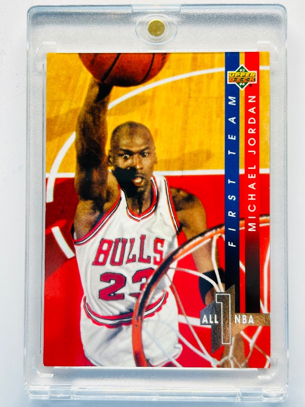 Photo 1 of 165585… Michael Jordan card AN4 in hard plastic case