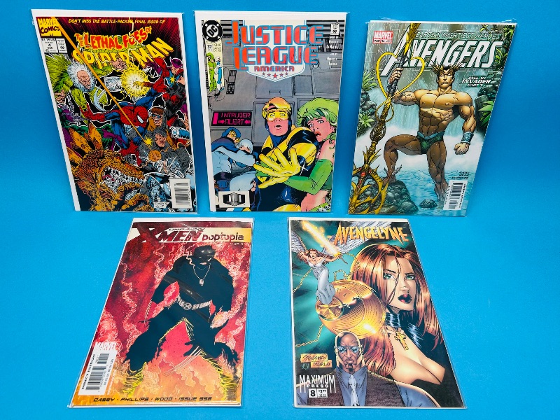 Photo 1 of 165612…5 comics in plastic sleeves