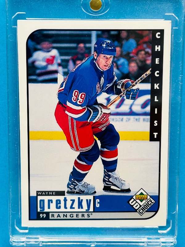 Photo 1 of 165630…Wayne Gretzky card in hard plastic case