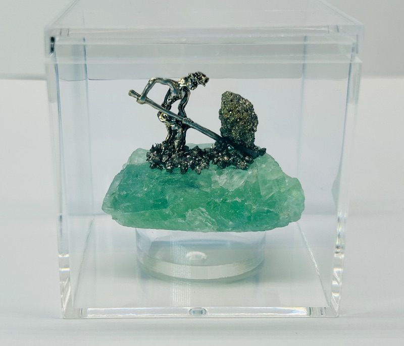 Photo 1 of 165714…miner on rock in 2.5”c2.5” display case