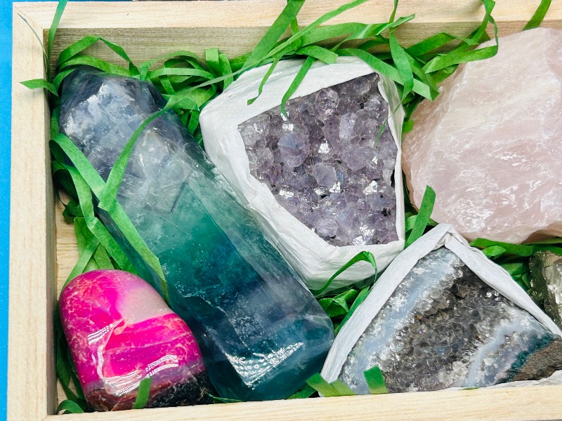 Photo 1 of 165769… rock collection in wooden box- fluorite septre, agates, quartz, amethyst, polished, and pyrite (fools gold)