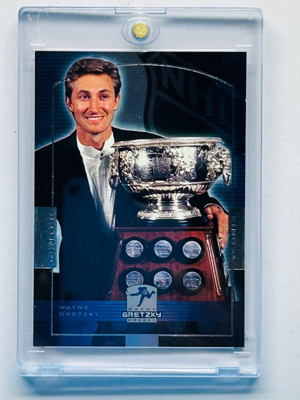 Photo 1 of 165789…Wayne Gretzky card HOF 17 in hard plastic case