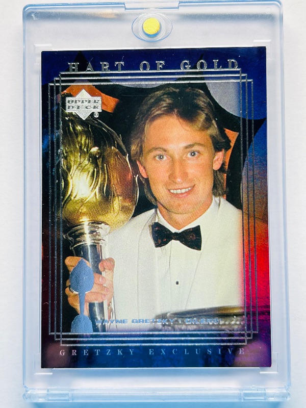 Photo 1 of 165794… …Wayne Gretzky card 361 45 in hard plastic case