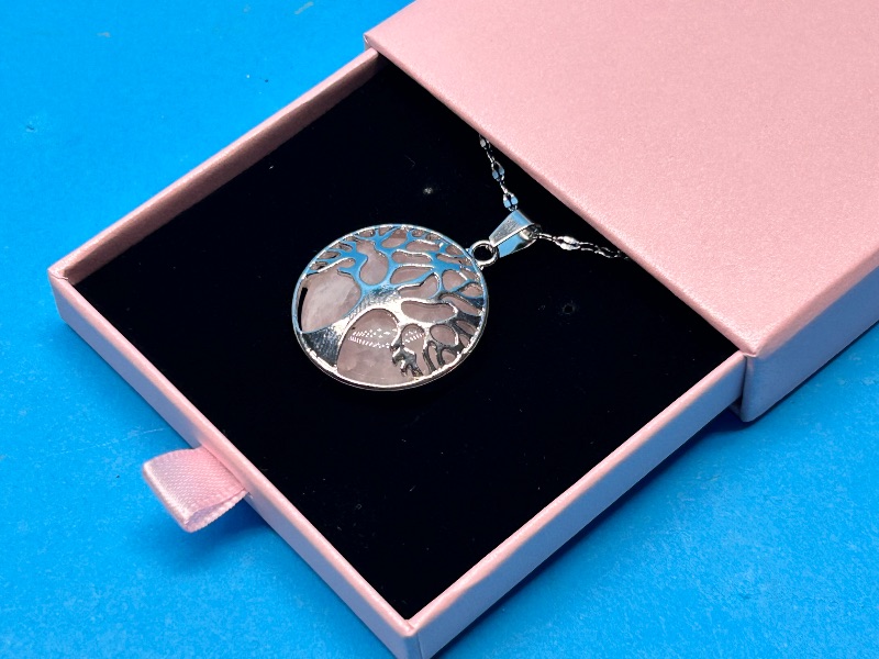 Photo 1 of 165966… pendant on adjustable 18-20” chain in gift box 