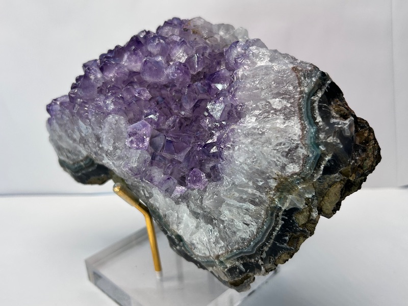 Photo 1 of 165970…large 7” amethyst crystal rock on stand
