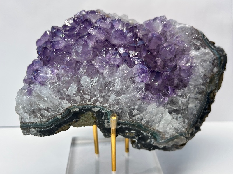Photo 1 of 165970…large 7” amethyst crystal rock on stand