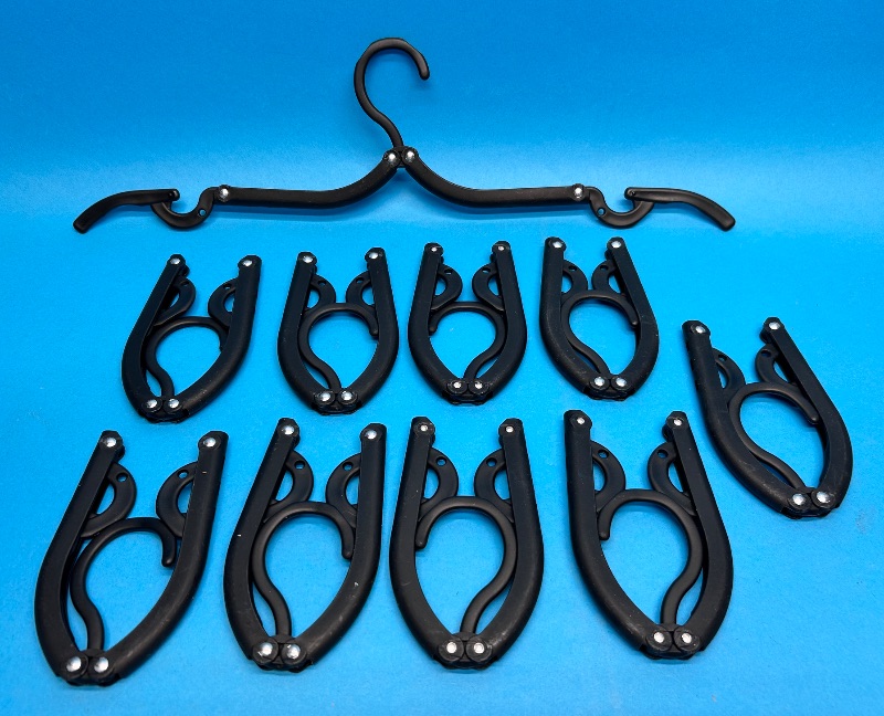 Photo 1 of 165985… 10 folding travel hangers 