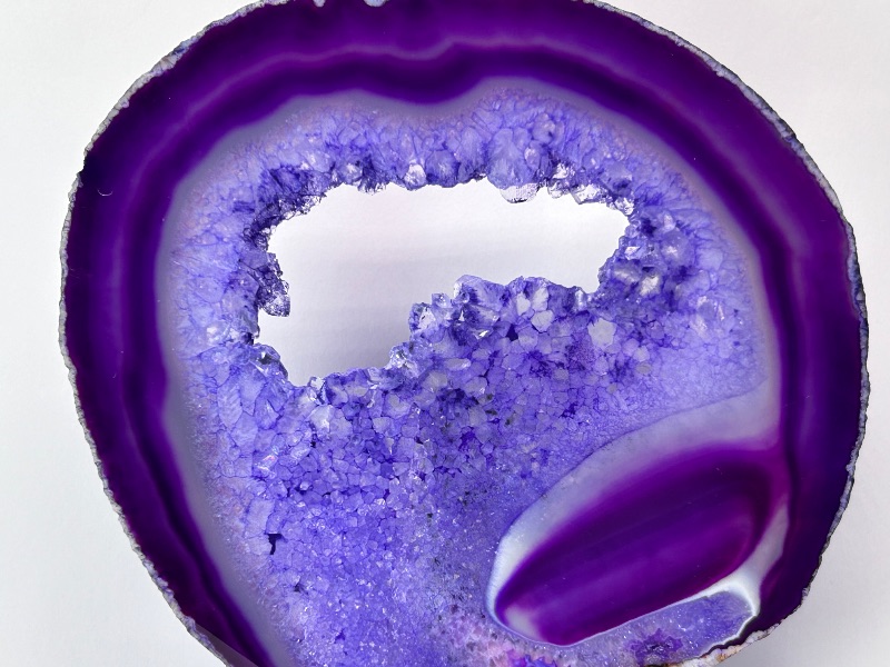 Photo 1 of 166056… large 6” agate slice with stand