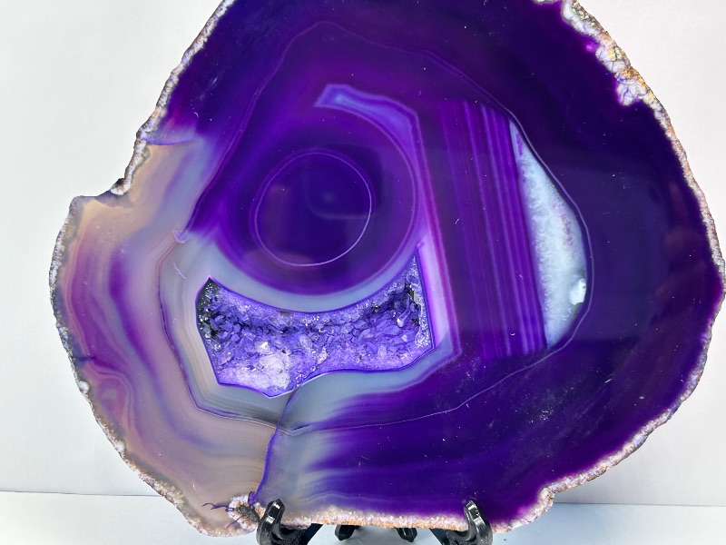 Photo 1 of 166057… large 6” agate slice with stand