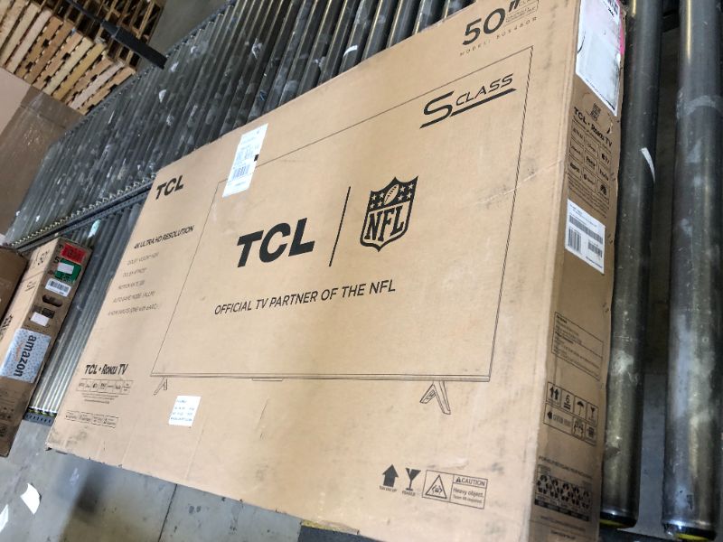 Photo 1 of TCL 50-Inch Class S4 4K LED Smart TV with Roku TV (50S450R, 2023 - Model), Dolby Vision, HDR, Dolby Atmos, Works with Alexa, Google Assistant and Apple HomeKit Compatibility, Streaming UHD Television

broken screen for parts only