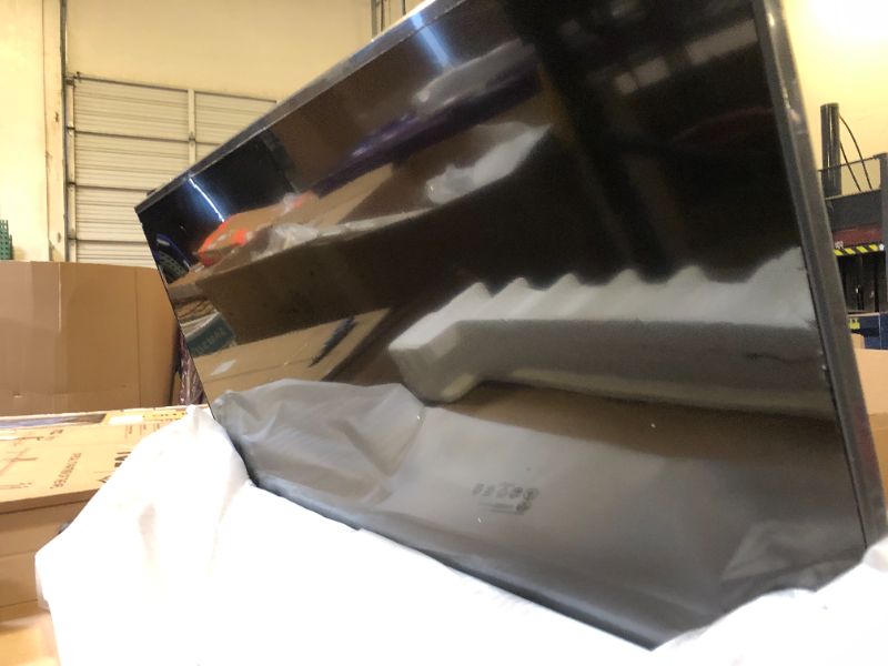 Photo 1 of SAMSUNG 43-Inch Class Crystal UHD 4K DU7200 Series HDR Smart TV w/Object Tracking Sound Lite, PurColor, Motion Xcelerator, Mega Contrast, Q-Symphony (UN43DU7200, 2024 Model)
CRACKED SCREEN FOR PARTS ONLY 